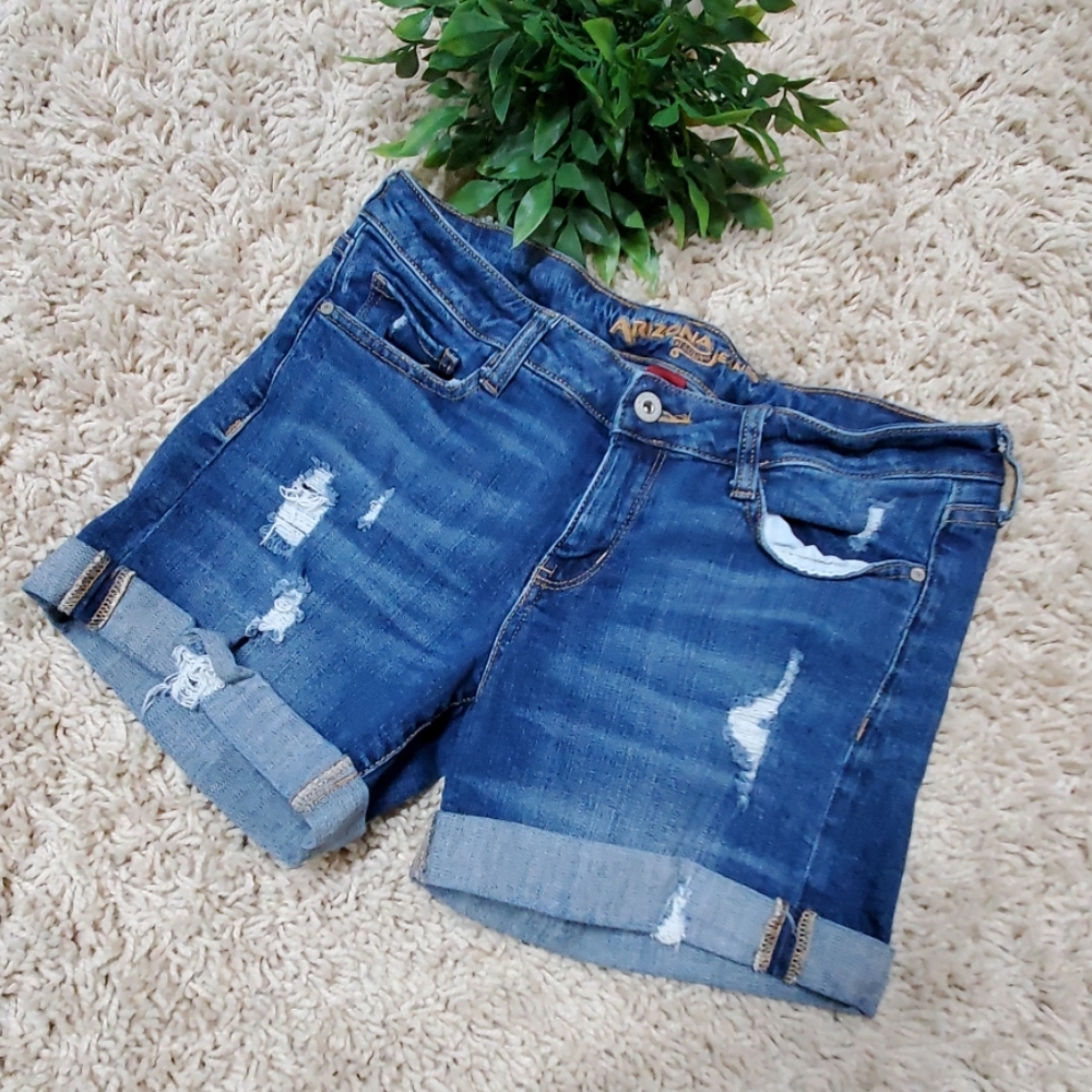 SOLD! Arizona Jean shorts - Picture 1 of 6